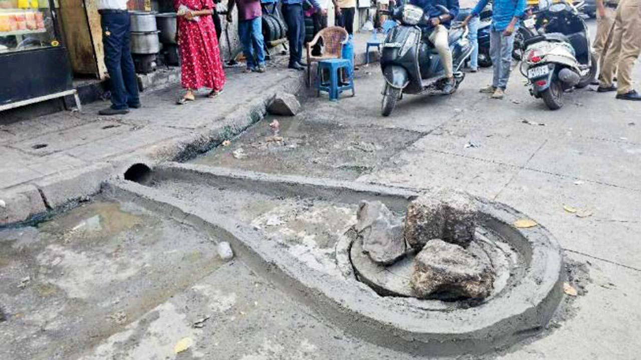 તીન પેટ્રોલ પમ્પ નજીક ડ્રેનેજના કામ દરમ્યાન તૈયાર થયેલી શિવલિંગની ડિઝાઇન.