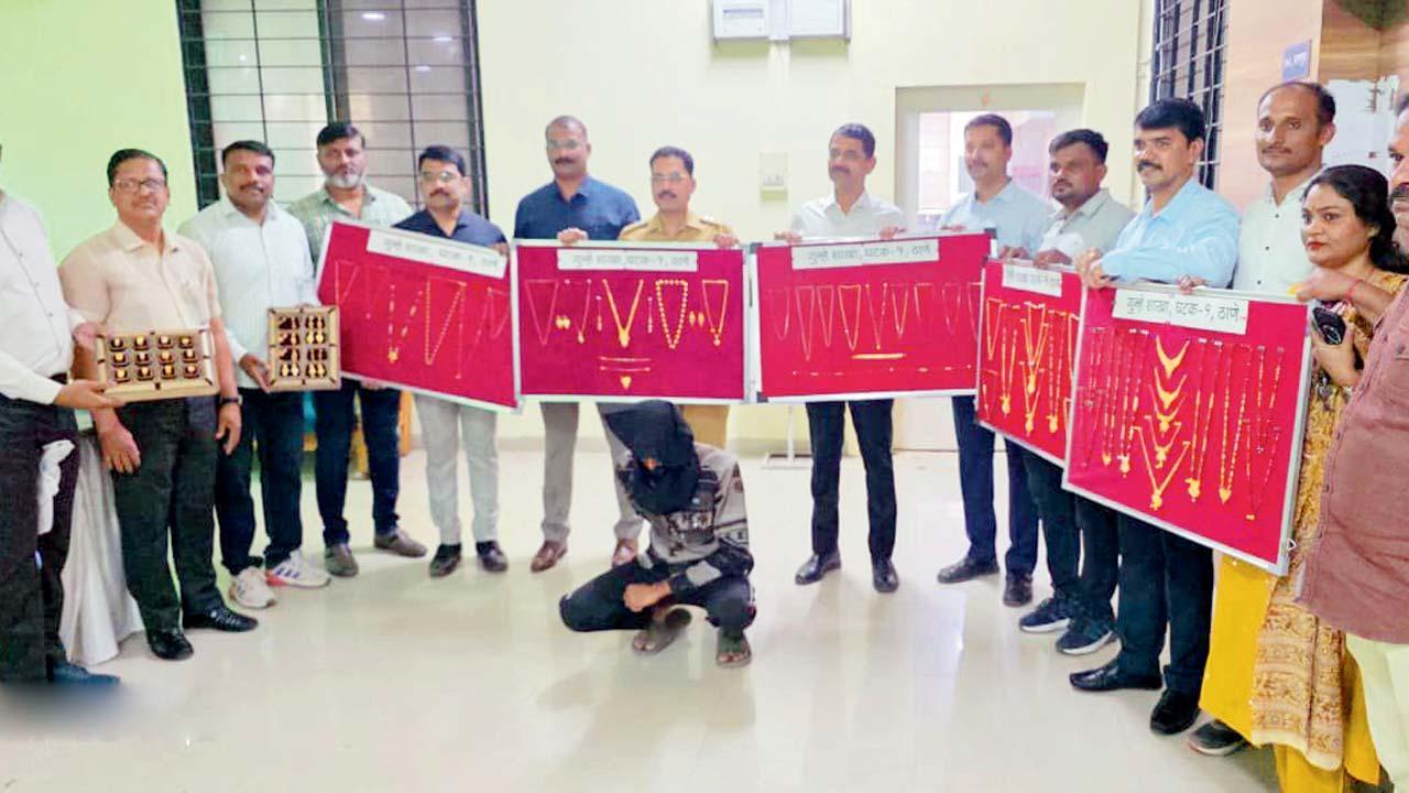 ક્રાઇમ બ્રાન્ચે આરોપી શિવાજી સંતેની ધરપકડ કરીને તેની પાસેથી દાગીના જપ્ત કર્યા હતા.