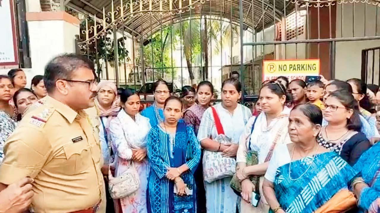 વિદ્યાર્થીએ ઘડી કાઢેલી વાર્તા પછી થાણેના નૌપાડા વિસ્તારમાં આવેલી સ્કૂલની બહાર પોલીસ દ્વારા વાલીઓમાં અવેરનેસ કૅમ્પેન કરવામાં આવ્યું હતું.