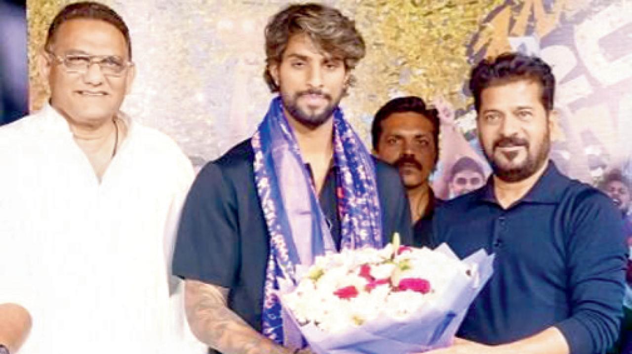 મોહમ્મદ અઝહરુદ્દીનને સાથે રાખીને તેલંગણના મુખ્ય પ્રધાને તિલક વર્માને સન્માનિત કર્યો