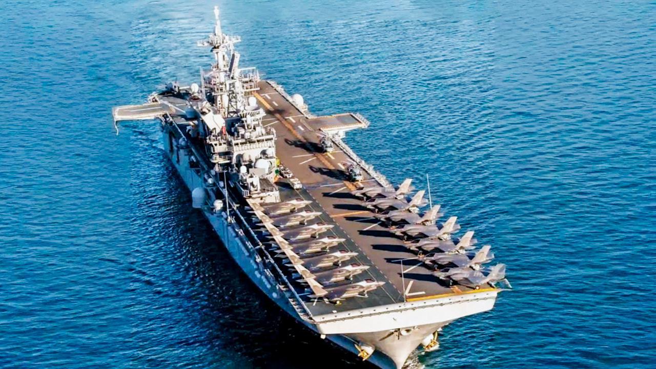 સશસ્ત્ર USS ત્રિપોલી યુદ્ધજહાજ મિડલ-ઈસ્ટની ખાડી તરફ આગળ વધી રહ્યું છે