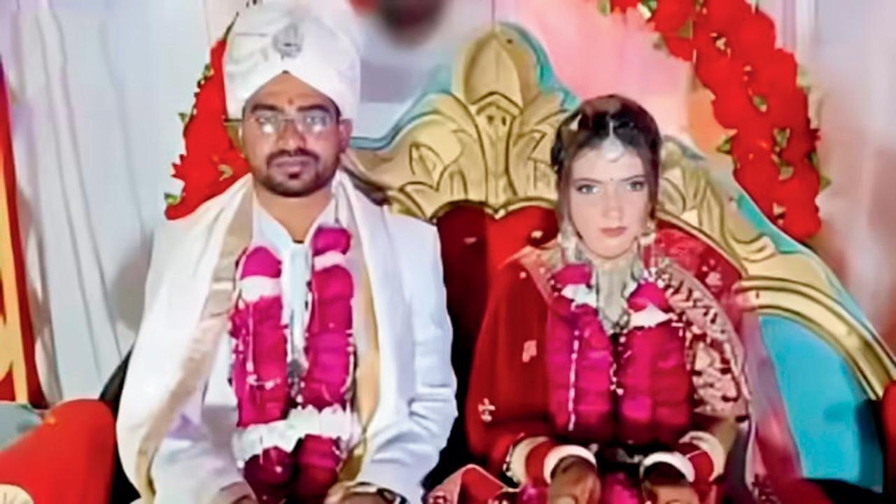 લગ્ન પછી નીલમ ઘરમાં બહુ હળતી-ભળતી નહોતી