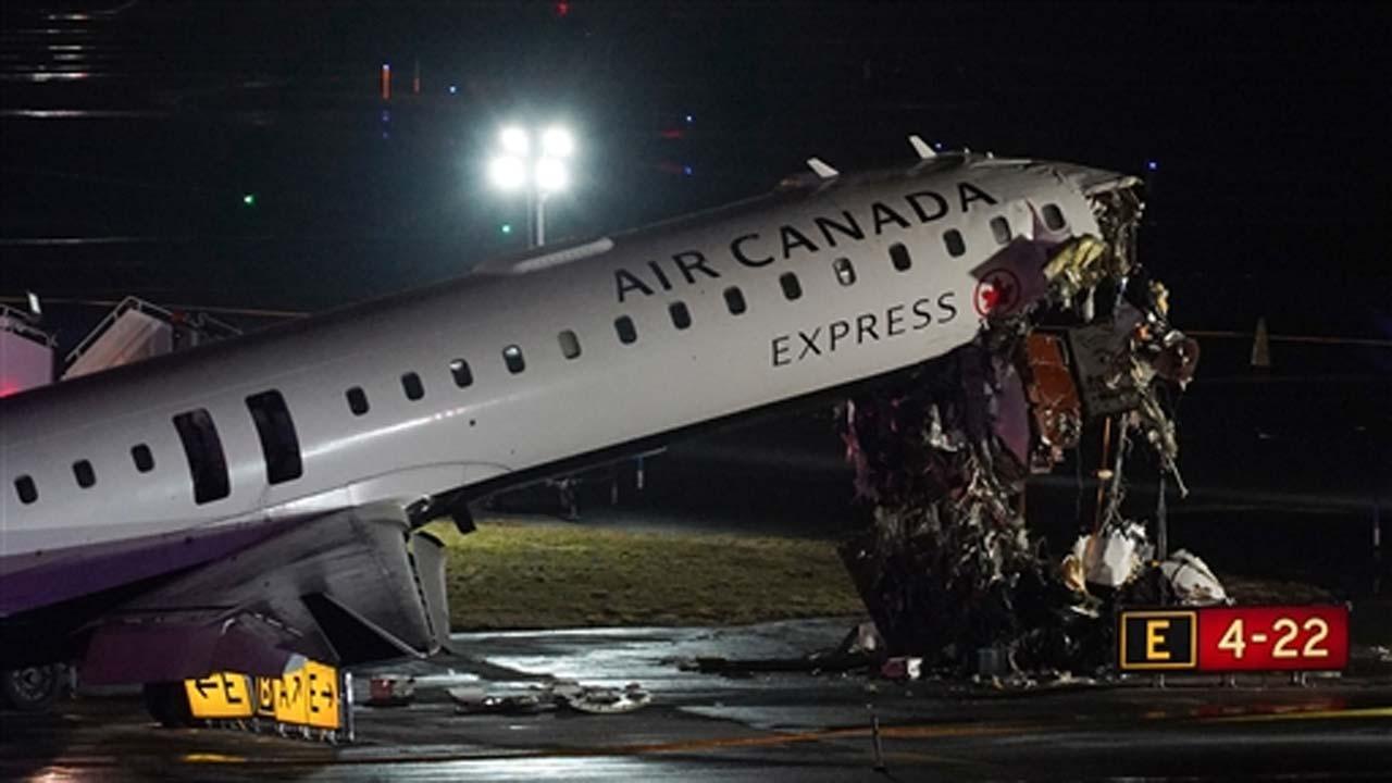 ટક્કર બાદ પ્લૅનના આગળના ભાગને મોટા પ્રમાણમાં નુકસાન થયું હતું (તસવીર- પીટીઆઈ)