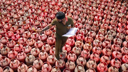   એક ધડાકો... કમ્પ્રેસ્ડ કરીને ભરવામાં આવેલો LPG લઈને આવતી શિપ પર જો અટૅક થાય તો એ બ્લાસ્ટનો અવાજ ૧૦૦ કિલોમીટરના રેડિયસમાં સંભળાય એવો તીવ્ર હોય છે.