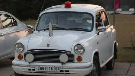 BMCની કાર્યવાહી: RTI ફરિયાદ બાદ મેયરની ગાડી પરથી હટાવાઈ રેડ-બ્લૂ ફ્લૅશ લાઇટ