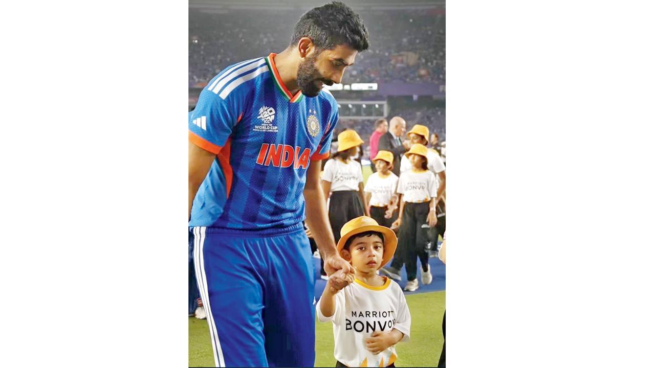 અંગદ તેના પપ્પાનો ઍન્થમ-બૉય બનીને મેદાન પર આવ્યો હતો