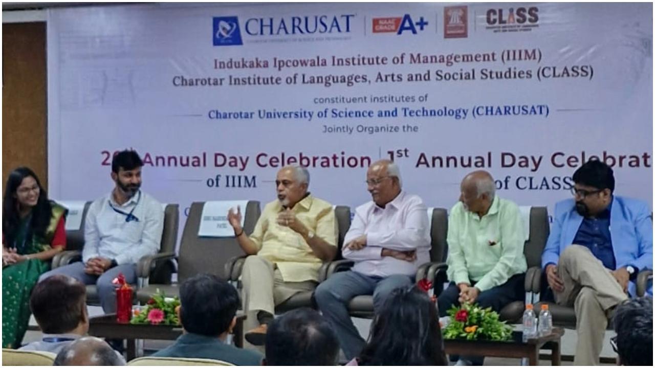 મંચસ્થ મહાનુભાવો