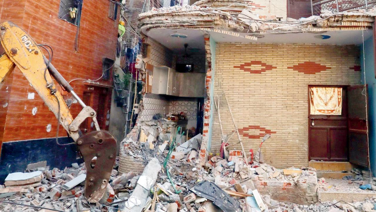 દિલ્હીમાં હિન્દુ યુવાનની હત્યા કરનારા આરોપીના ઘર પર બુલડોઝર