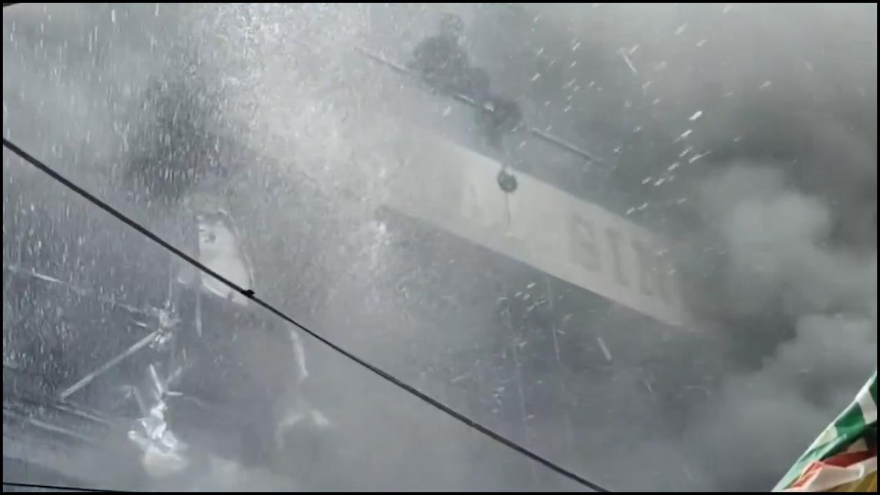 વાયરલ વીડિયોમાંથી સ્ક્રીન શૉટ (તસવીર: સોશિયલ મીડિયા)