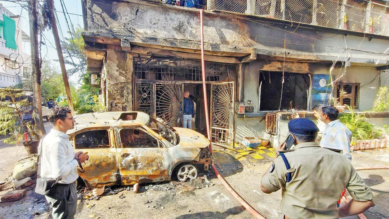 આખા પરિવારના ૭ સભ્યોના એકસાથે અગ્નિસંસ્કાર કરવામાં આવ્યા હતા, જ્યારે નાના બાળકના શબને દફનાવવામાં આવ્યું હતું.