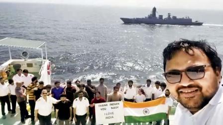 LPG ટેન્કર હોર્મુઝ સ્ટ્રેટમાંથી પસાર થઈ રહ્યા હતા એ વખતે જહાજ પર વંદે માતરમના નારા લગાવી રહેલા નાવિકો.