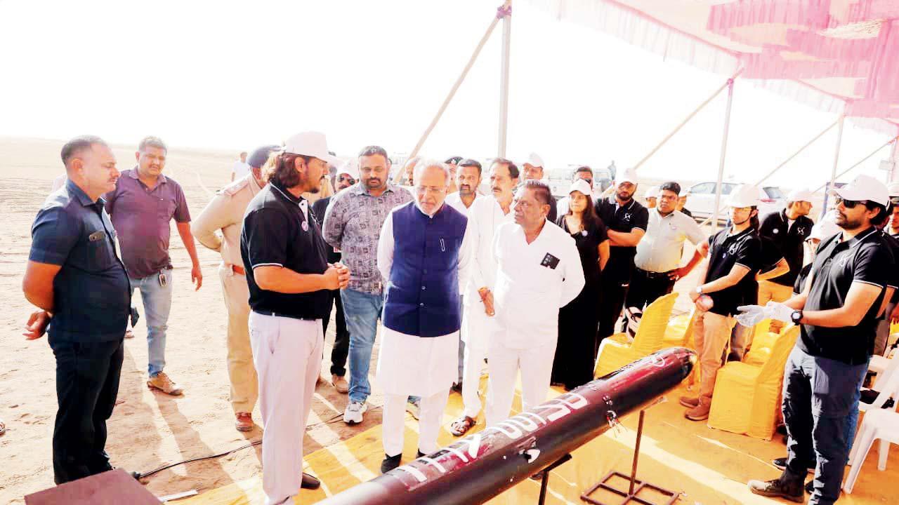 ગુજરાતના પ્રધાન અર્જુન મોઢવાડિયાએ સાઉન્ડિંગ રૉકેટના લૉન્ચિંગ કાર્યક્રમમાં એના વિશે માહિતી મેળવી હતી.  