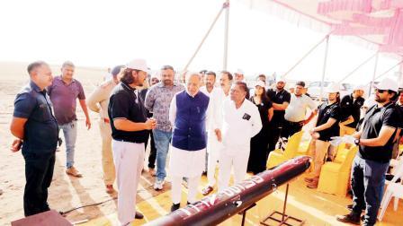 ગુજરાતના પ્રધાન અર્જુન મોઢવાડિયાએ સાઉન્ડિંગ રૉકેટના લૉન્ચિંગ કાર્યક્રમમાં એના વિશે માહિતી મેળવી હતી.  