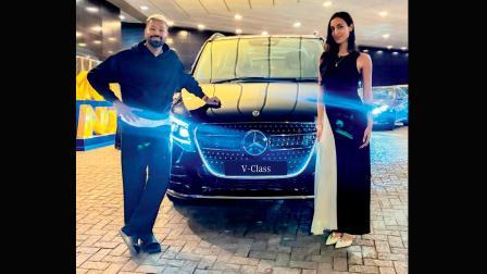 હાર્દિક પંડ્યાએ ૧.૭ કરોડ રૂપિયાની મર્સિડીઝ વી-ક્લાસ કાર ગર્લફ્રેન્ડ માહિકા શર્માને ગિફ્ટ કરી