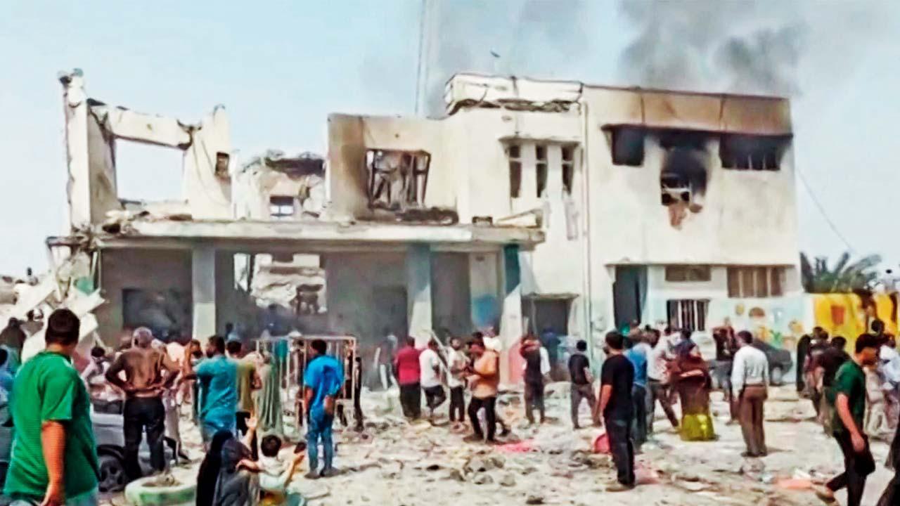 ઈરાનના મિનાબ શહેરની ગર્લ્સ સ્કૂલ પર ઇઝરાયલ દ્વારા થયેલા ઘાતક હુમલામાં ૮૫થી વધુ નિર્દોષ લોકો મૃત્યુ પામ્યા હતા. 