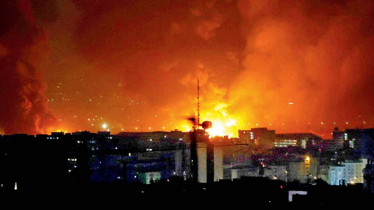  ઇઝરાયલી સૈન્યએ ઈરાનની રાજધાની તેહરાનના મેહરાબાદ ડોમેસ્ટિક ઍરપોર્ટ પર મોટો હુમલો કર્યો હતો