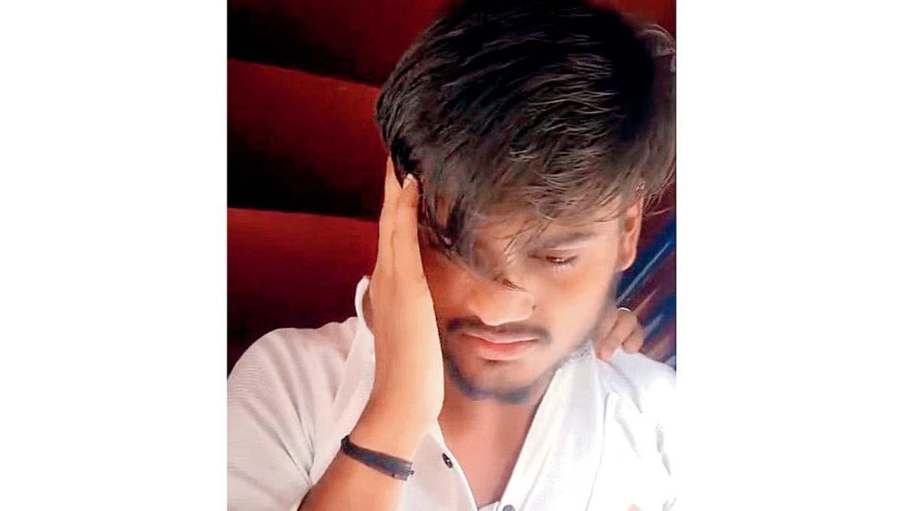 મહિલાઓનો વિડિયો ઉતારતો આરોપી.