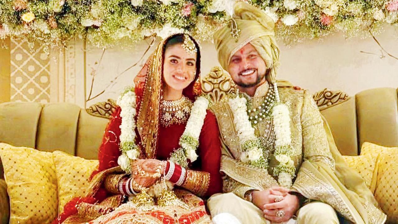 પત્ની વંશિકા સાથે કુલદીપ યાદવ