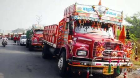 સ્કૂલ અને ખાનગી બસો, અને ટ્રક, ટેમ્પો, ટેક્સી અને ટેન્કર સહિતના કમર્શિયલ વાહનો હડતાળ પાડશે