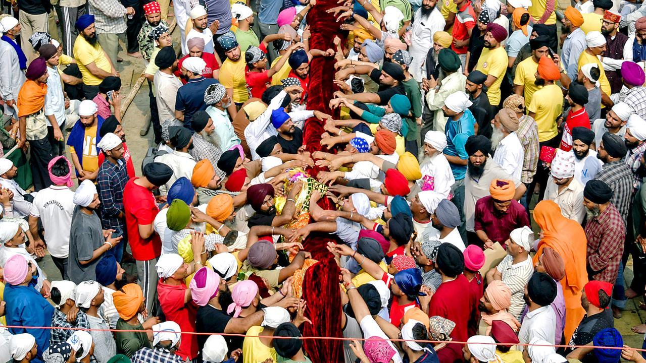 દેહરાદૂનમાં ઐતિહાસિક ઝંડાજી મેળાનો પ્રારંભ, ૧૫ દિવસ ચાલશે ઉત્સવ