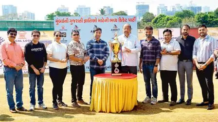 ઓપનિંગ સેરેમનીમાં આ સીઝન માટેની ટ્રોફીનું અનાવરણ જનસેવક ગોપાલ શેટ્ટી અને અન્યોની હાજરીમાં થયું