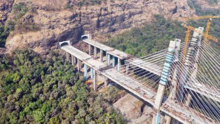 આ મિસિંગ લિન્કનું કામ હવે પૂરું થયું છે અને ટૂંક સમયમાં મુખ્ય પ્રધાન દેવેન્દ્ર ફડણવીસ અને નાયબ મુખ્ય પ્રધાન એકનાથ શિંદે પહેલી મે મહારાષ્ટ્ર દિને એનું ઉદ્ઘાટન કરે એવી શક્યતા છે