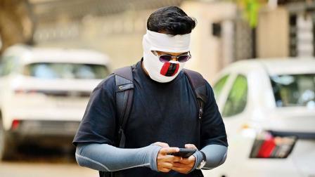 મુંબઈમાં બપોરે બાર વાગ્યા પછી રીતસર ગરમ લૂ જેવી હવા લાગતી હતી. લોકો રસ્તા પર ગરમીથી બચવા હાથ-ચહેરો ચહેરો કવર કરીને ફરતા જોવા મળ્યા હતા. તસવીર ઃ શાદાબ ખાન