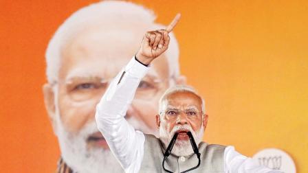 કલકત્તામાં જનસભાને સંબોધી રહેલા નરેન્દ્ર મોદી