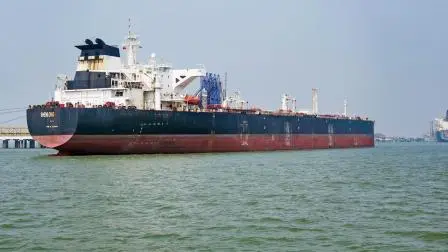 સાઉદી અરેબિયાથી કાચું તેલ લઈને એક મોટું ટૅન્કર સુરક્ષિત રીતે મુંબઈ પહોંચી ગયું છે