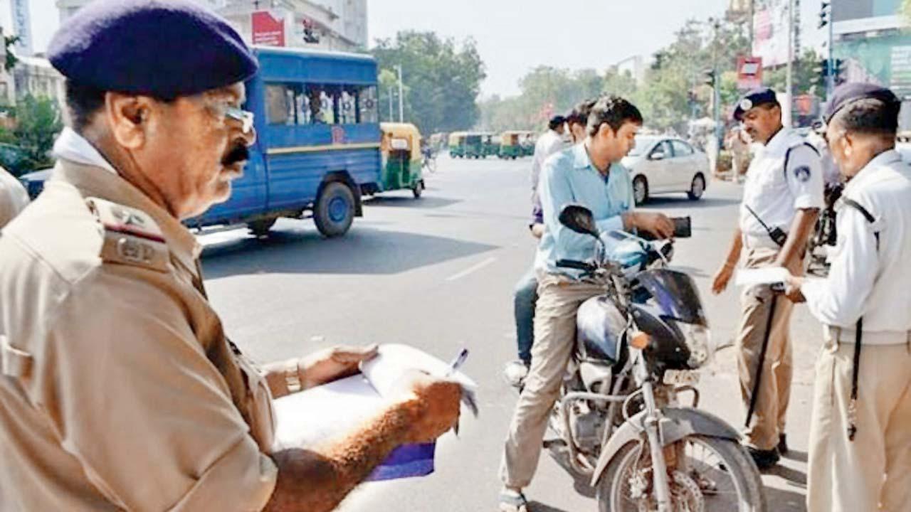 પ્રતીકાત્મક તસવીર