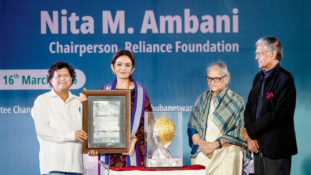 ૪૦,૦૦૦ આદિવાસી વિદ્યાર્થીઓને આપી સપનાં જોવાની અને આગળ વધવાની પ્રેરણા