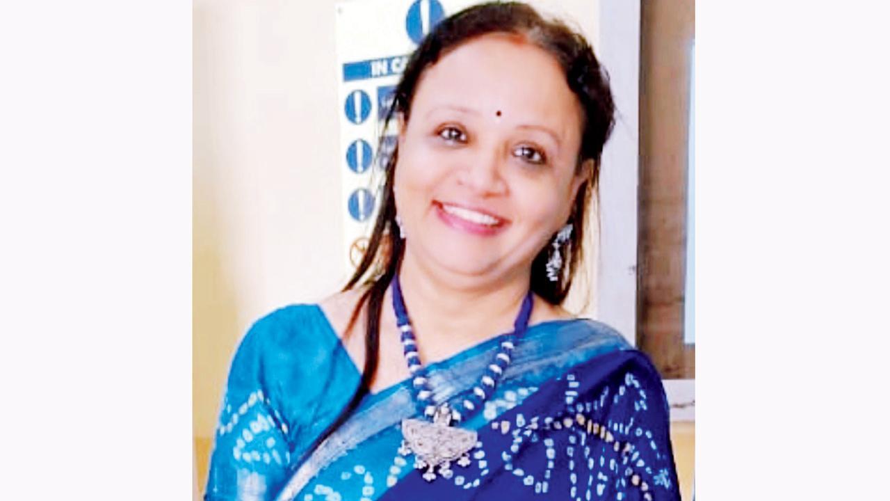 પ્રીતિ દવે કે. જે. સોમૈયા આર્ટ્‍સ ઍન્ડ કૉમર્સ કૉલેજના ગુજરાતી વિભાગનાં અધ્યક્ષ તરીકે કાર્યરત છે