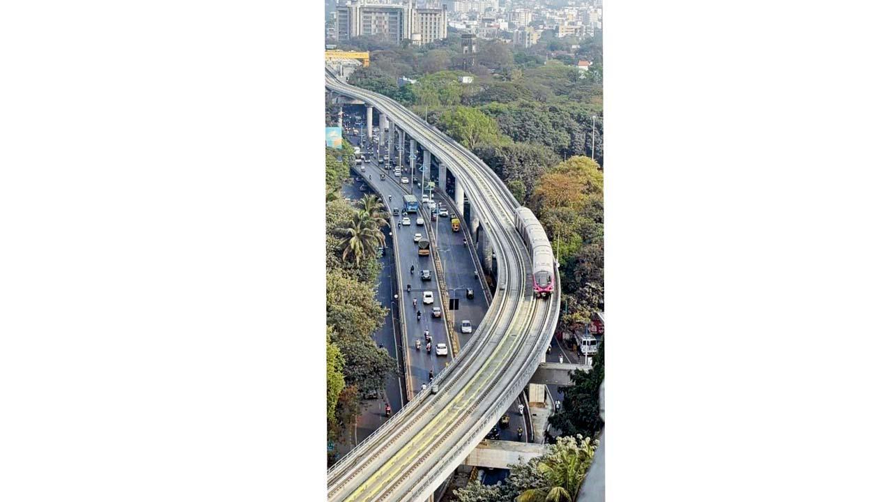 ડબલ-ડેકર બ્રિજ