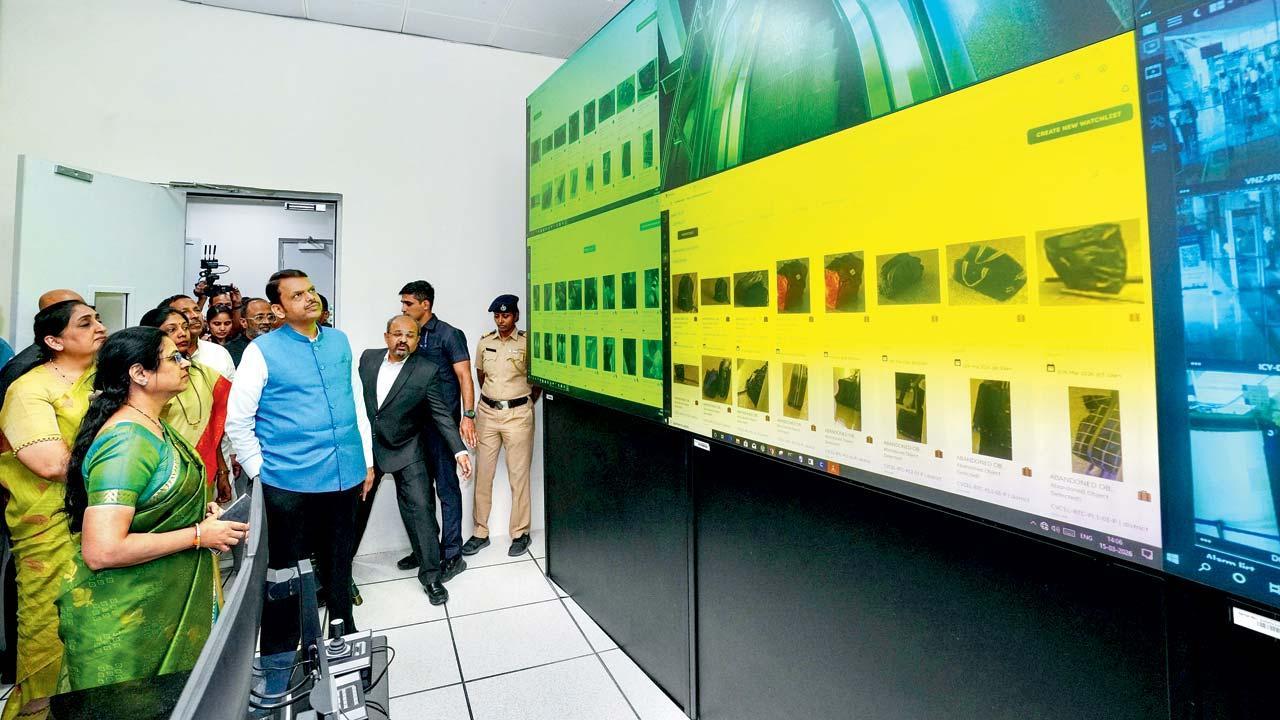 મુખ્ય પ્રધાન દેવેન્દ્ર ફડણવીસે ગઈ કાલે પુણે મેટ્રો ભવનનું ઉદ્ઘાટન કર્યું હતું