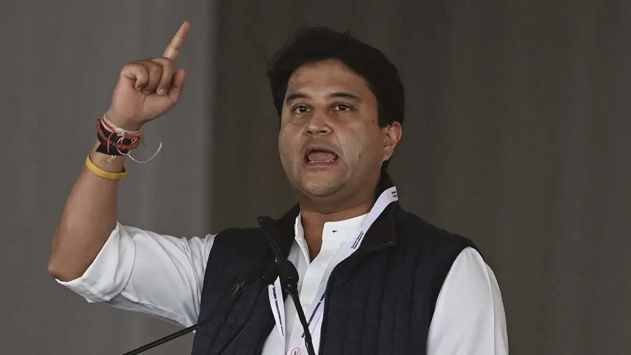 ટેલિકમ્યુનિકેશન પ્રધાન જ્યોતિરાદિત્ય સિંધિયા