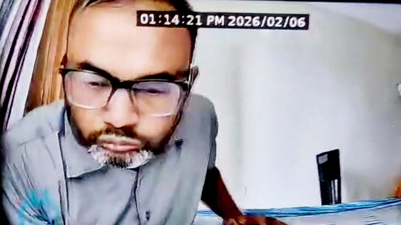  કૅમેરાનાં ફુટેજમાં પરશુરામ મંડાલ.