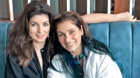 ટ્‌વિન્કલે મમ્મી ડિમ્પલ સાથે