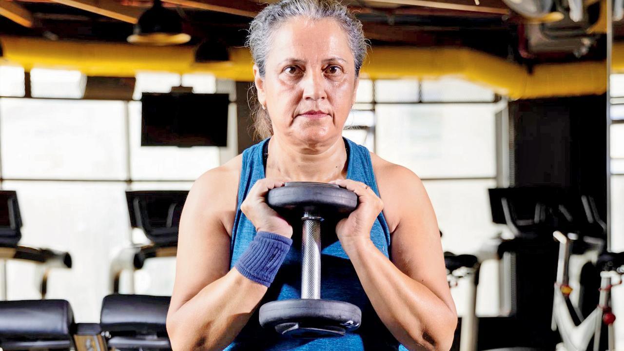 અપર બૉડી માટે પુશ-અપ્સ, લોઅર બૉડી માટે સ્ક્વૉટ્સ અને ઓવરઑલ ફ્લેક્સિબિલિટી માટે સૂર્યનમસ્કાર ખૂબ જ અસરકારક સાબિત થશે.