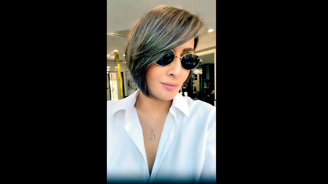 ઉર્વશી ધોળકિયાએ ટ્રાય કરી નવી બૉબ હેરસ્ટાઇલ