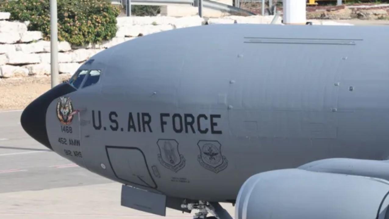 ઇઝરાયલમાં જોવા મળેલા યુએસ એરફોર્સ બોઇંગ કેસી-૧૩૫ સ્ટ્રેટોટેન્કર એરિયલ રિફ્યુઅલિંગ ટેન્કરની સોશ્યલ મીડિયા પરથી લેવાયેલી તસવીર