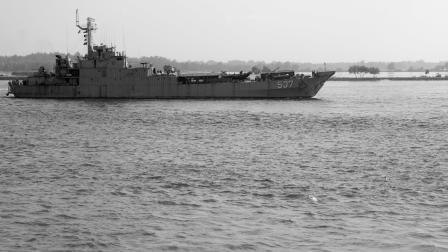 હોર્મુઝ સ્ટ્રેટમમાંથી ભારતીય જહાજોને સુરક્ષતિ રીતે લઈ આવી ઇન્ડિયન નેવીની વૉર શીપ