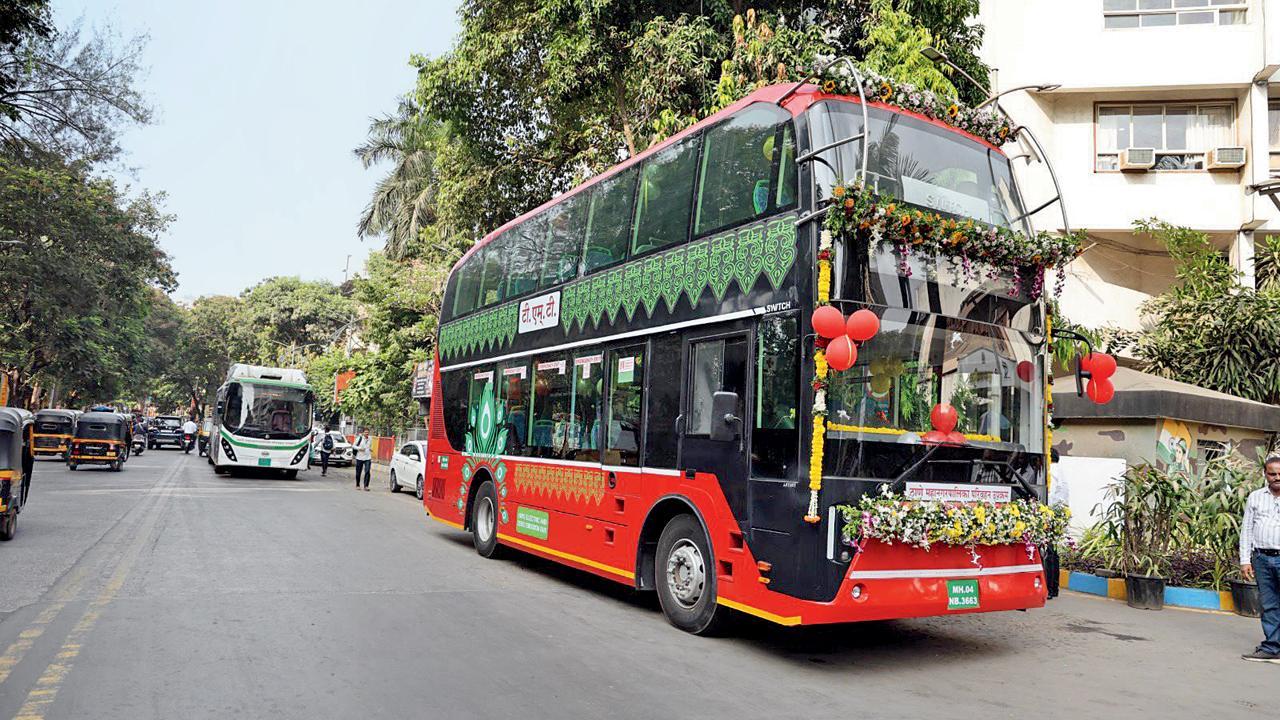 થાણેમાં ડબલ ડેકર ઇલેક્ટ્રિક બસ