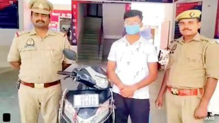ઘટનાસ્થળોની આસપાસના CCTV કૅમેરા તપાસતાં ખબર પડી કે એક યુવક સ્કૂટી પર ફરે છે