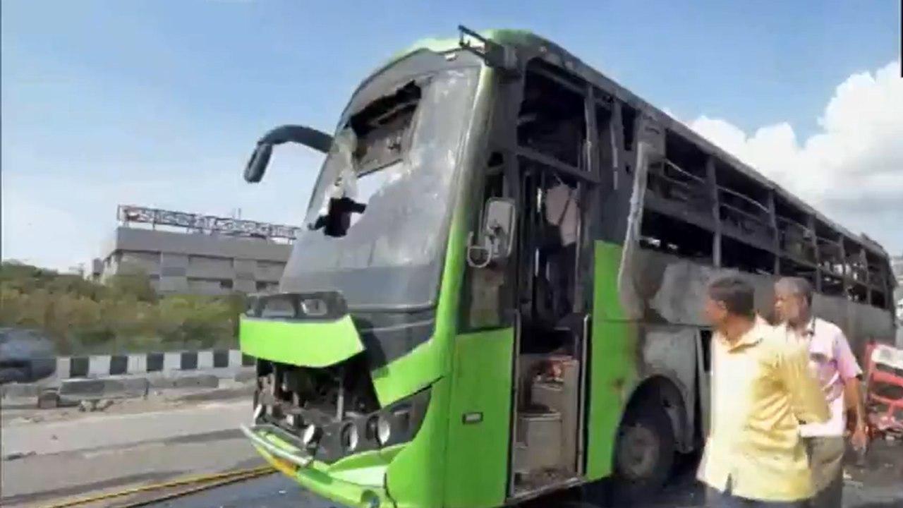 સાયન-પનવેલ હાઇવે પર એક લક્ઝરી બસમાં ભીષણ આગ