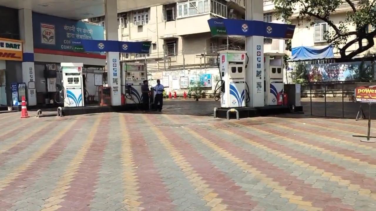 પેટ્રોલ પંપ ખાલી દેખાયા (તસવીર: X)