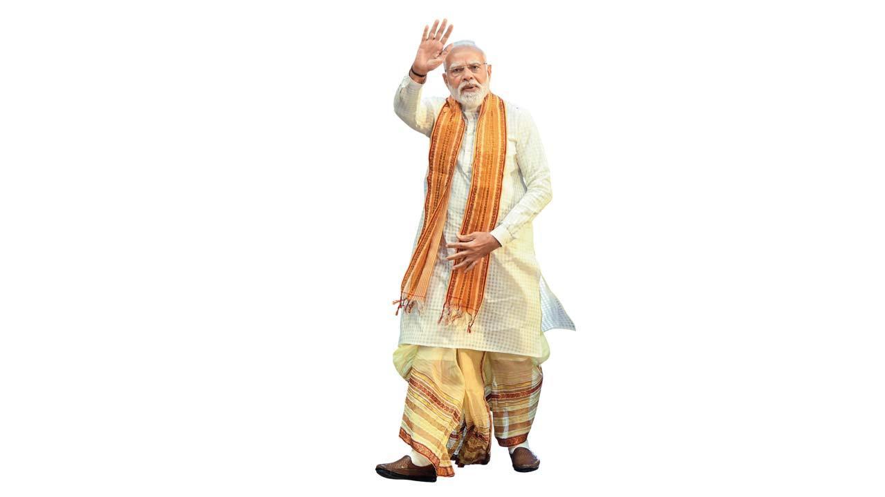 ગઈ કાલે દિલ્હીની વિજયસભામાં બંગાળી પોશાકમાં નરેન્દ્ર મોદી.