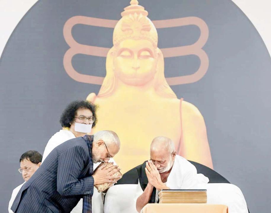 મોરારીબાપુ