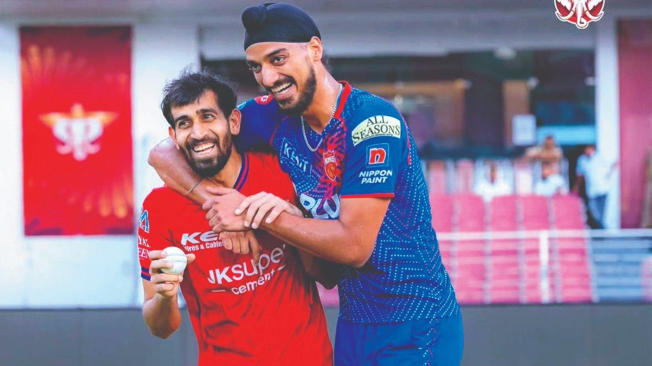 ભારતીય વન-ડે ટીમમાં સ્થાન મેળવનાર પ્રિન્સ યાદવ સાથે પ્રૅક્ટિસ દરમ્યાન મશ્કરી કરતો અર્શદીપ સિંહ