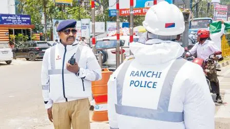 રાંચીમાં ટ્રાફિક-પોલીસને ઍર કૂલિંગ જૅકેટ્સ આપવામાં આવ્યાં છે