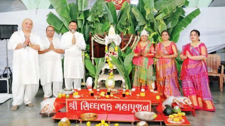 (ડાબેથી) મૅક્સ જોશી, નીલેશ મહેતા, કેતન શાહ, દીપ્તિ શાહ, આરતી મહેતા, રચના જોશી.